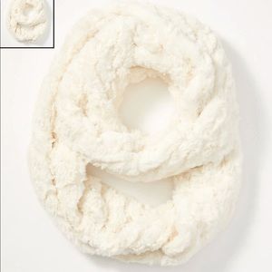 new, with price tag, never worn faux fur LOFT